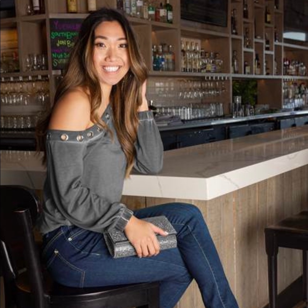 VENUS off the shoulder grommet top